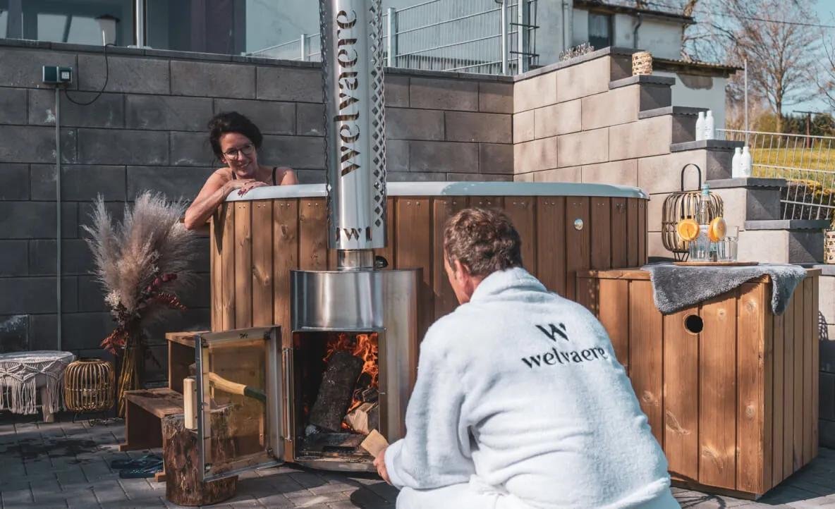 f-1.jpg Ducktub Bjorn bain nordique pour 4 à 5 personnes – à bois électrique - Image 1